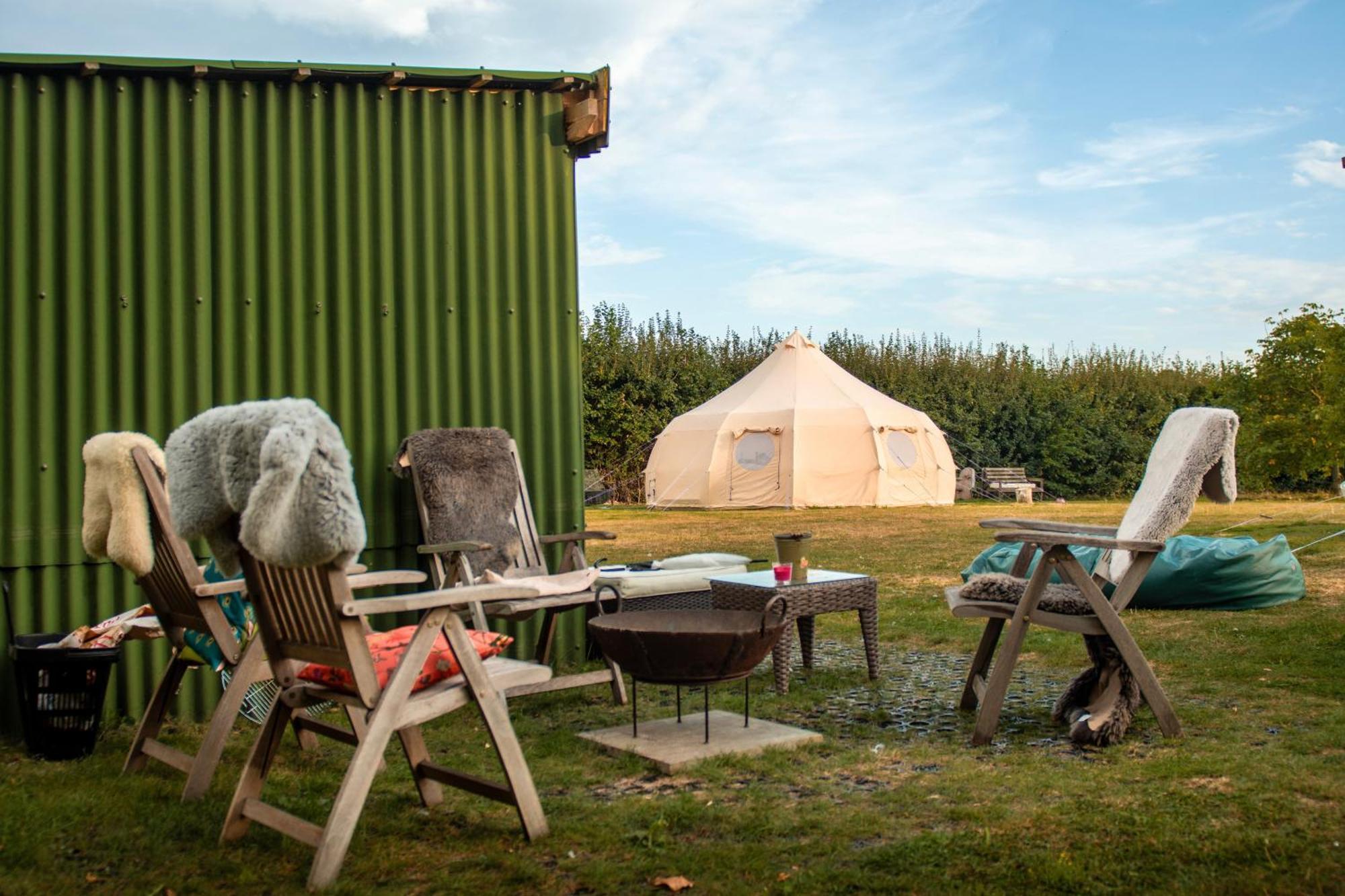 Hotel The Follies Glamping Maidstone Esterno foto