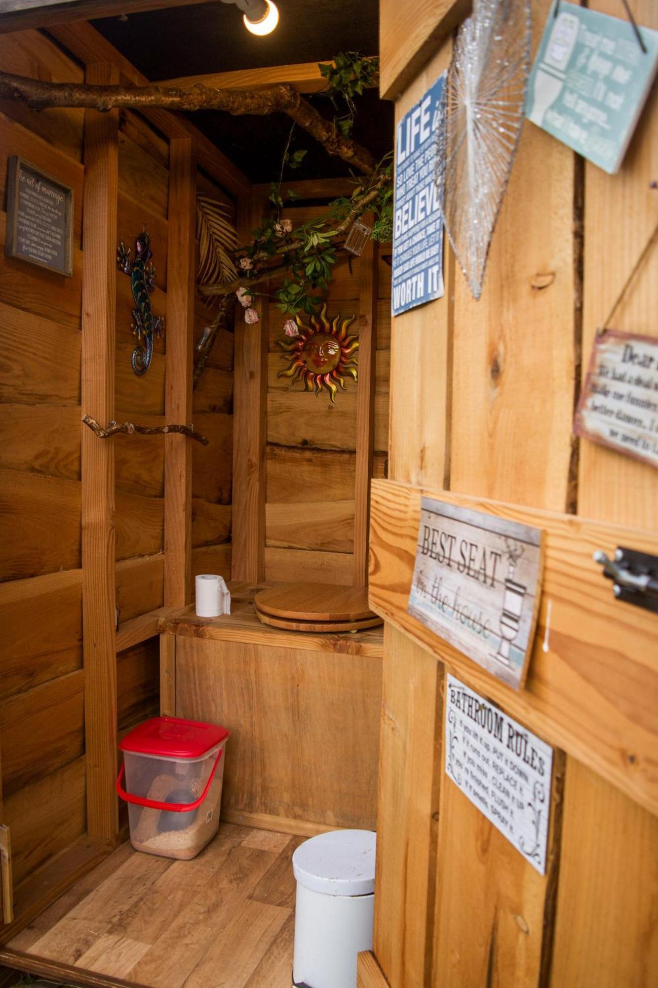 Hotel The Follies Glamping Maidstone Esterno foto