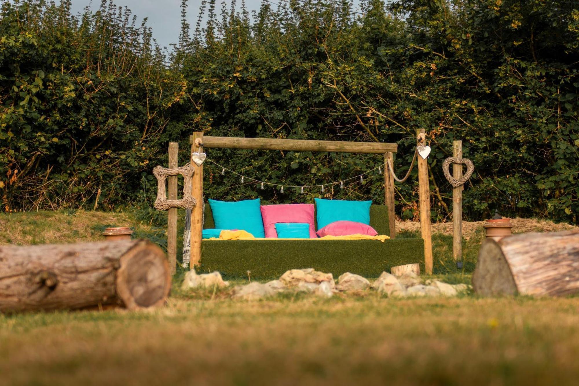 Hotel The Follies Glamping Maidstone Esterno foto
