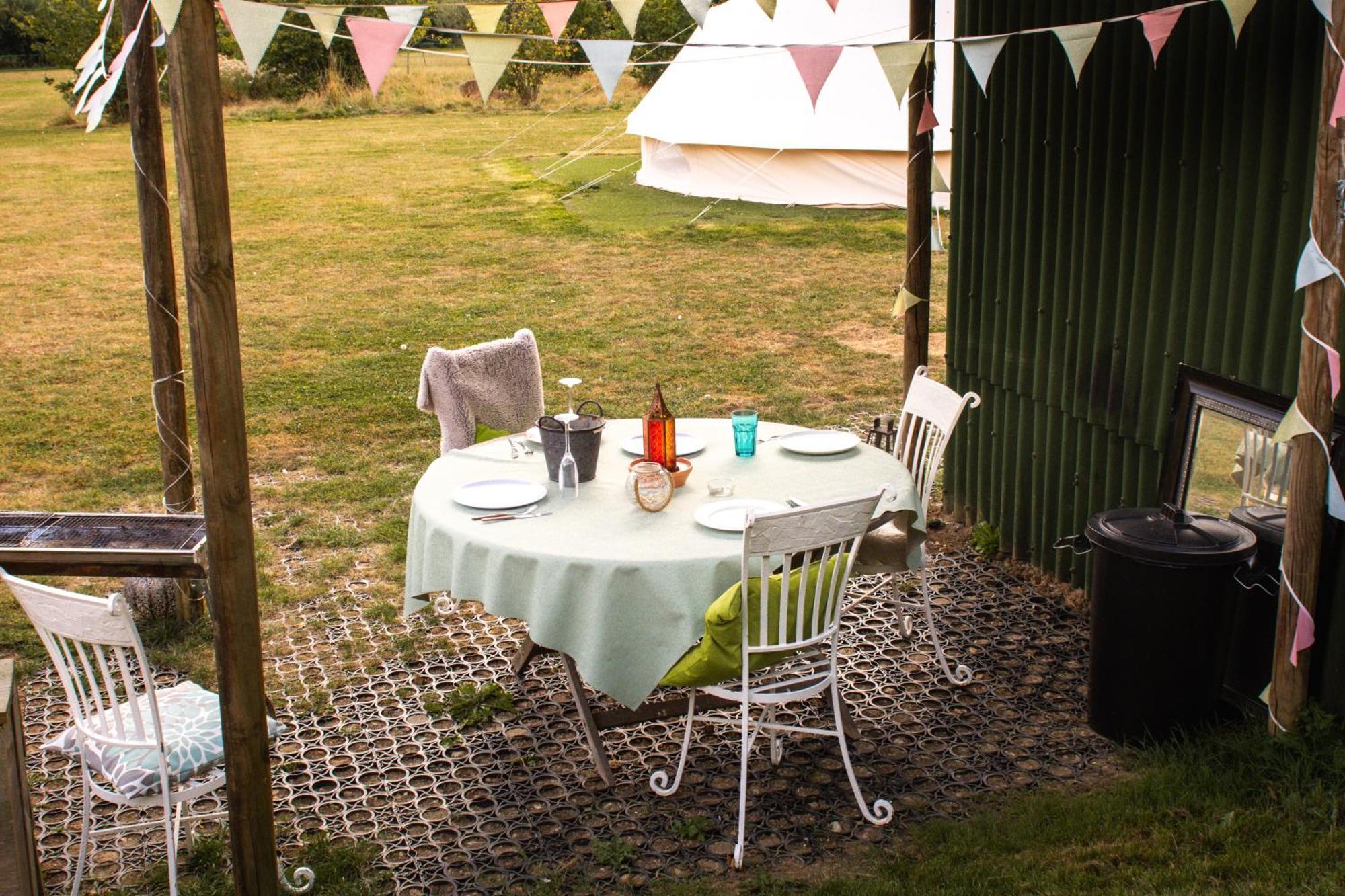 Hotel The Follies Glamping Maidstone Esterno foto