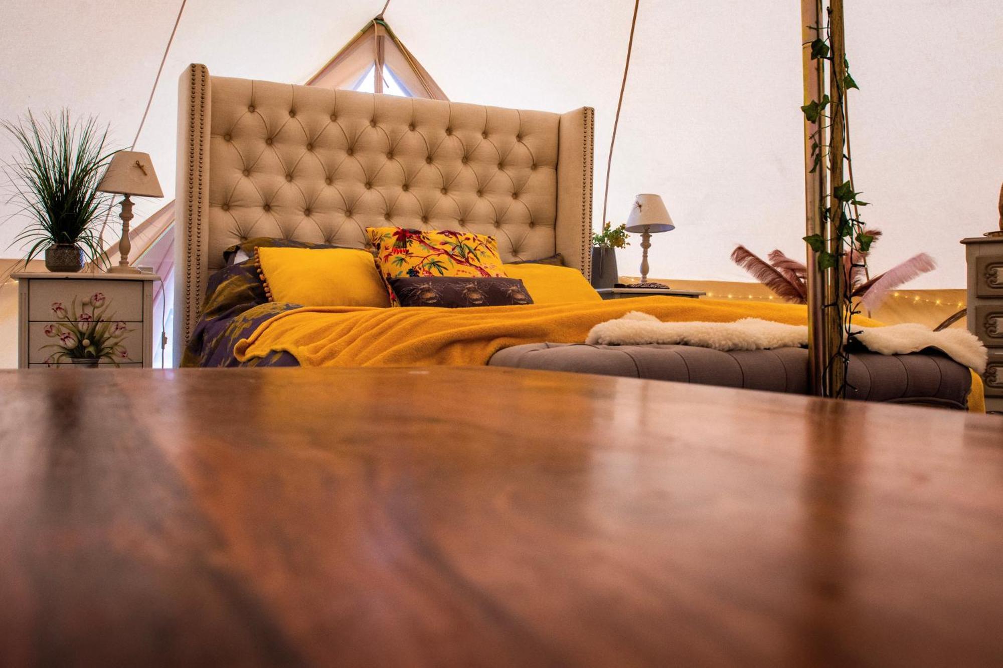 Hotel The Follies Glamping Maidstone Esterno foto