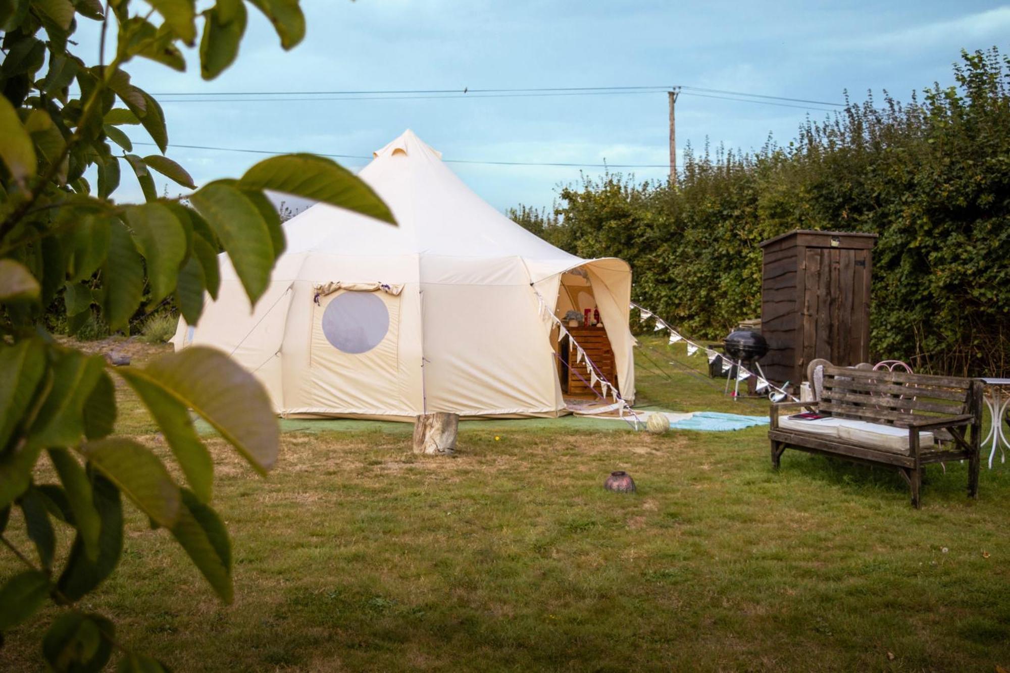 Hotel The Follies Glamping Maidstone Esterno foto