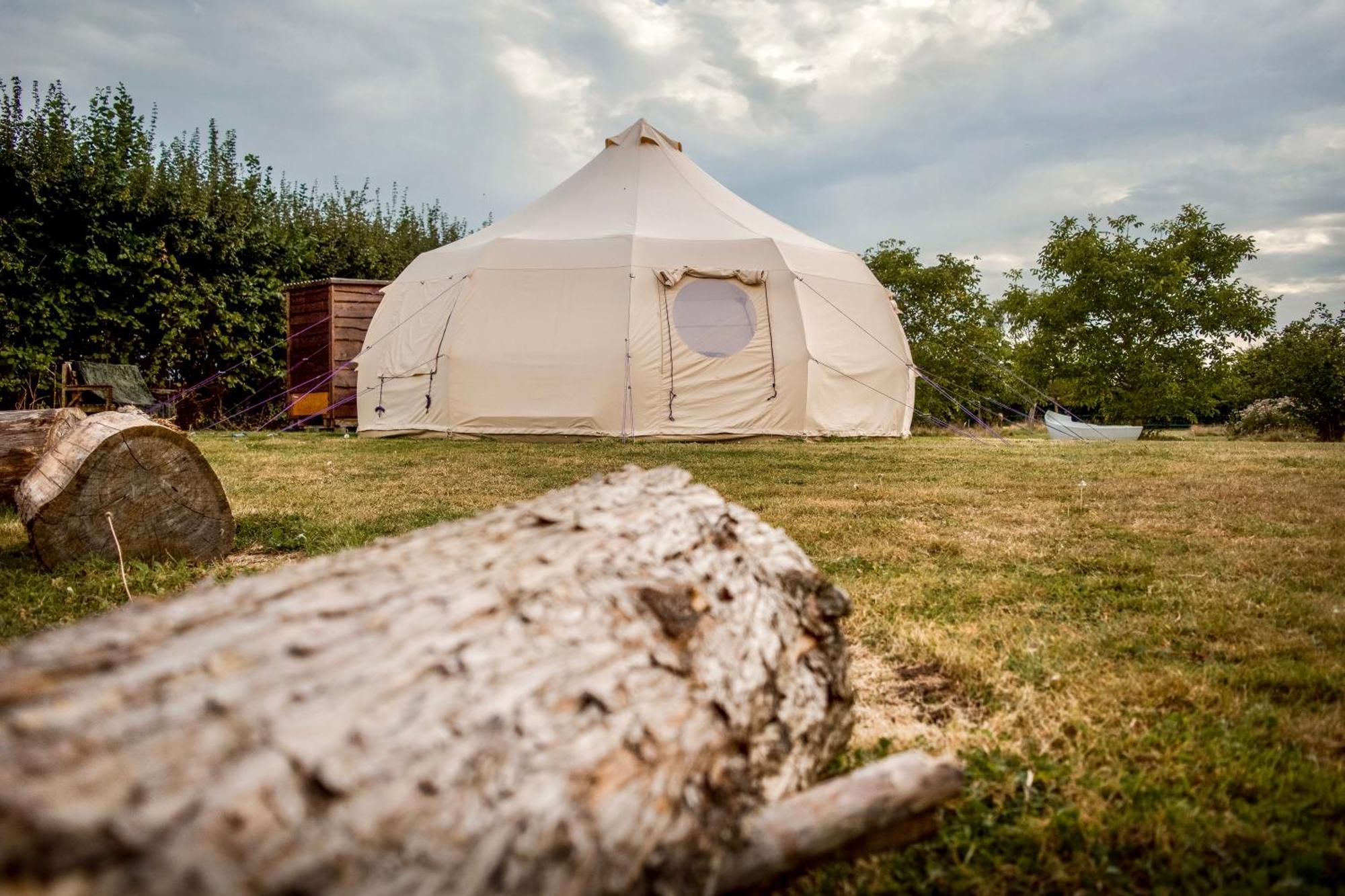 Hotel The Follies Glamping Maidstone Esterno foto