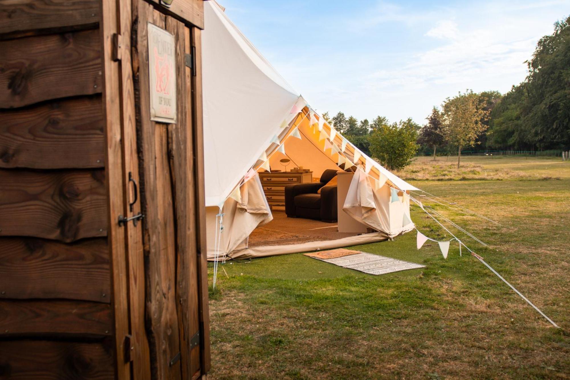 Hotel The Follies Glamping Maidstone Esterno foto