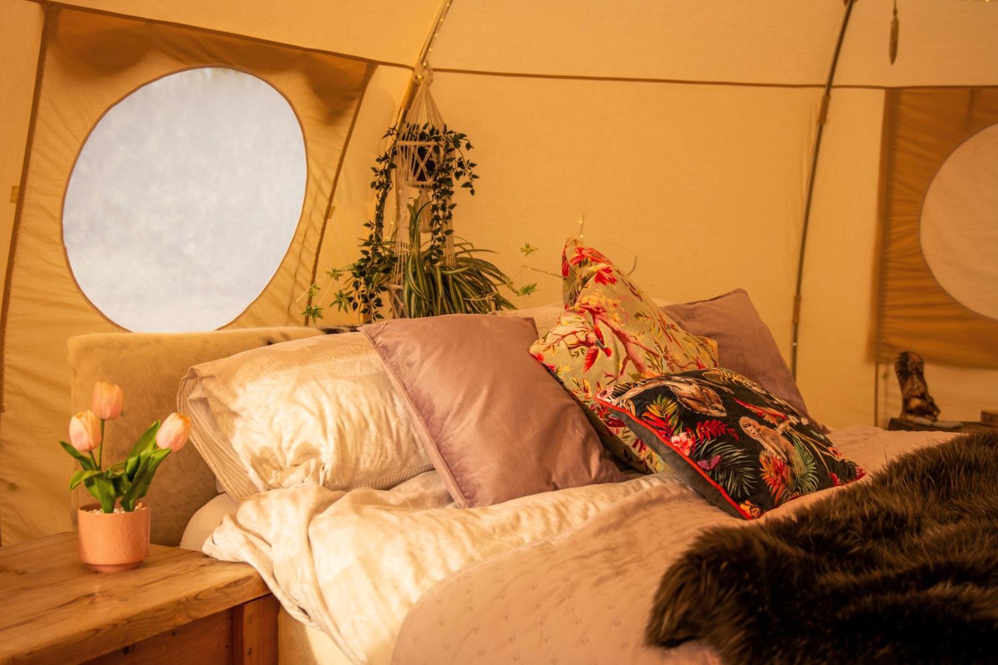 Hotel The Follies Glamping Maidstone Esterno foto
