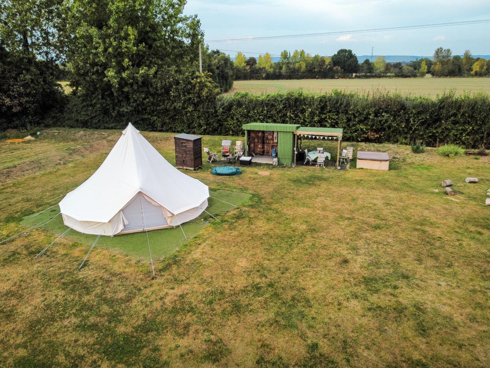 Hotel The Follies Glamping Maidstone Esterno foto